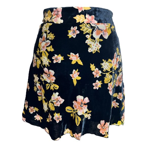 Short black velvet devore floral skirt - Picture 1 of 6